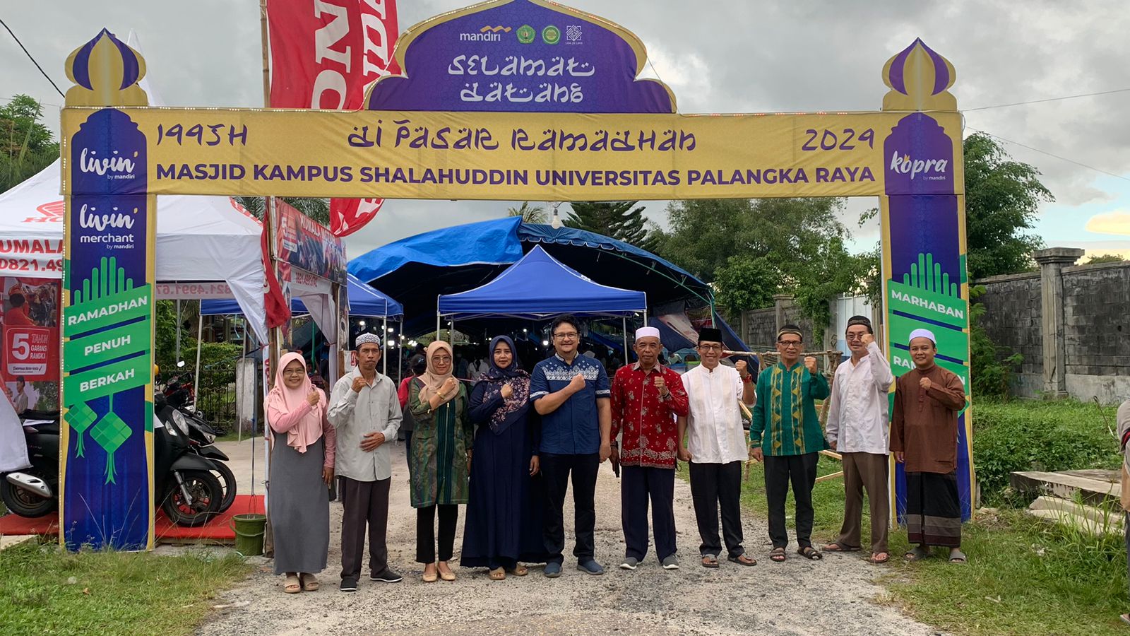Wakil Rektor III Buka Pasar Wadai Ramadan Masjid Kampus Shalahudin UPR