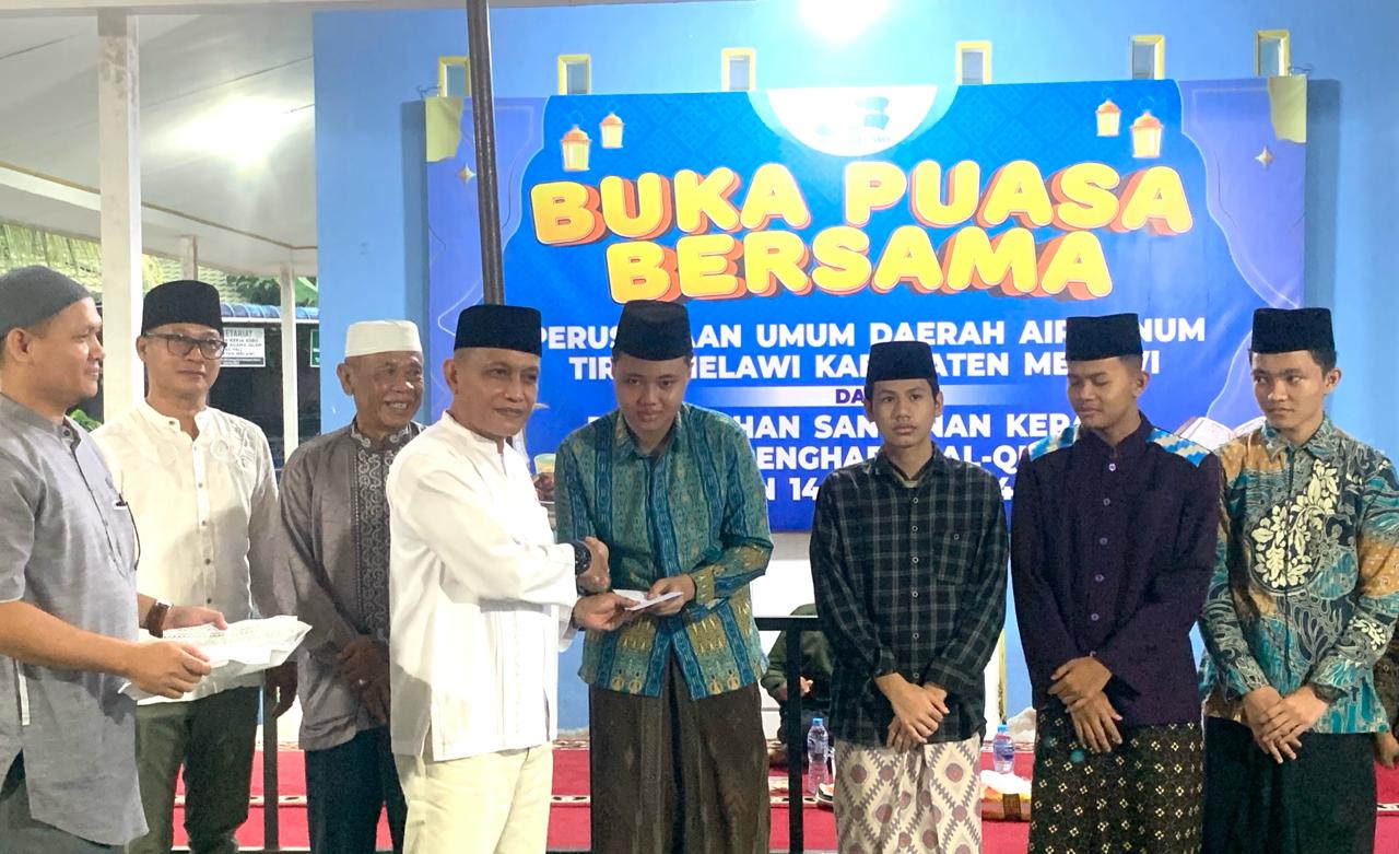 Perumdam Tirta Melawi Gelar Buka Puasa Bersama, Santuni Puluhan Santri Penghafal Alquran