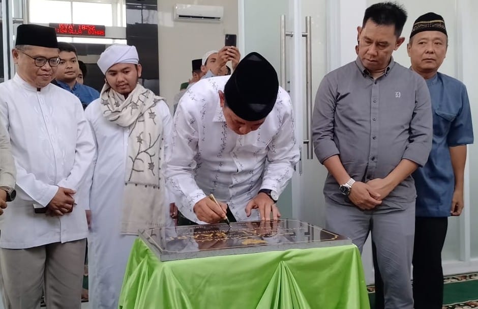 Pj Bupati Budi Santosa Resmikan Mushola Al Baari PUPR
