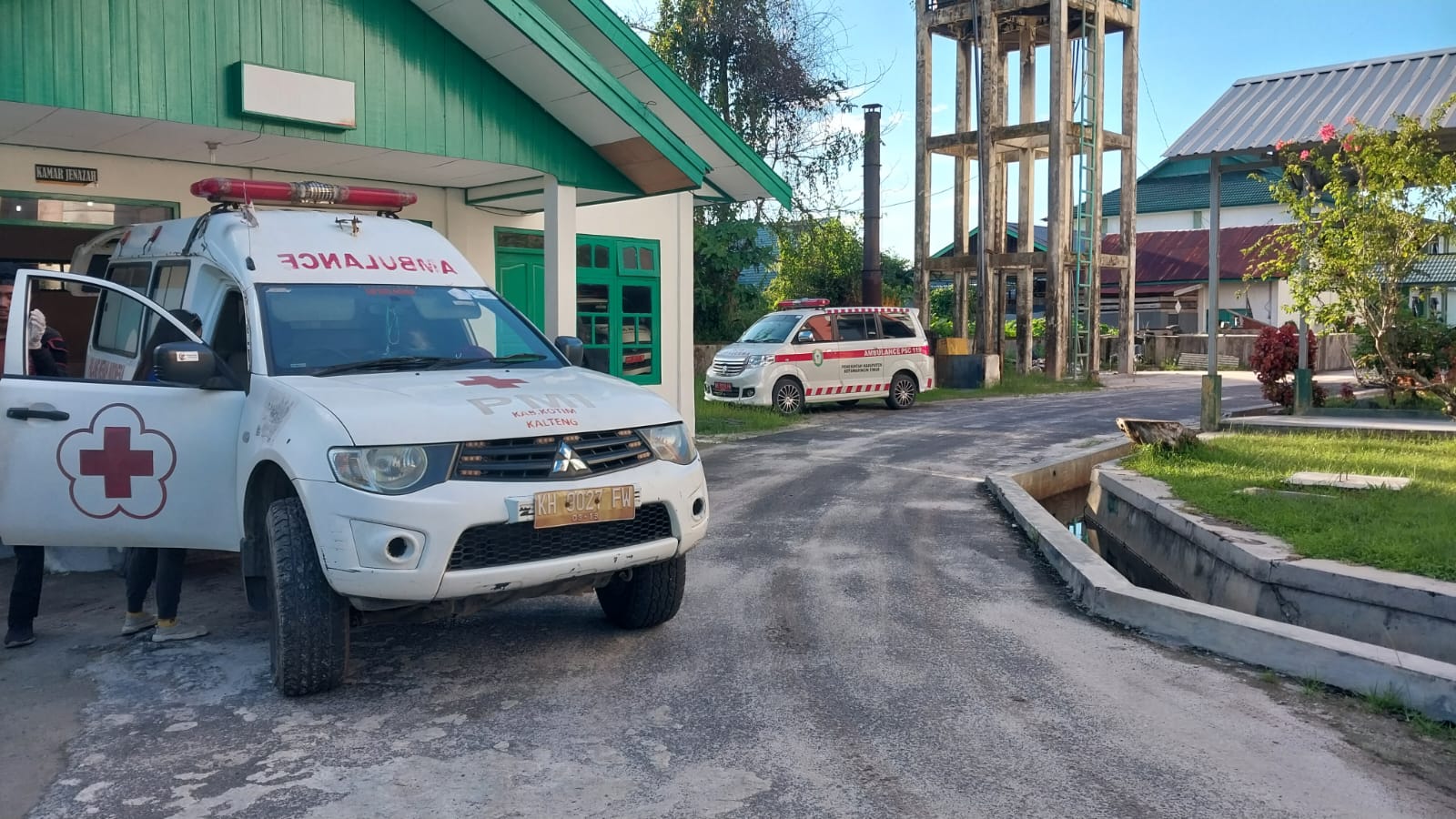 Anak Bawa Sepeda Motor Hantam Truk di Tengah Hujan Lebat, Sang Ayah Tewas Seketika