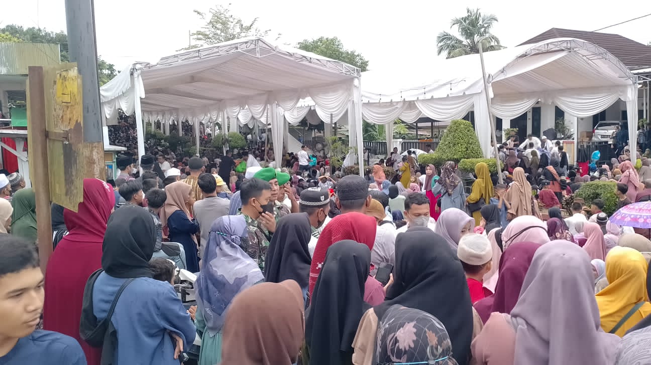 Belasan Ribuan Warga Kobar Ikuti Bukber Bersama H. Abdul Rasyid AS