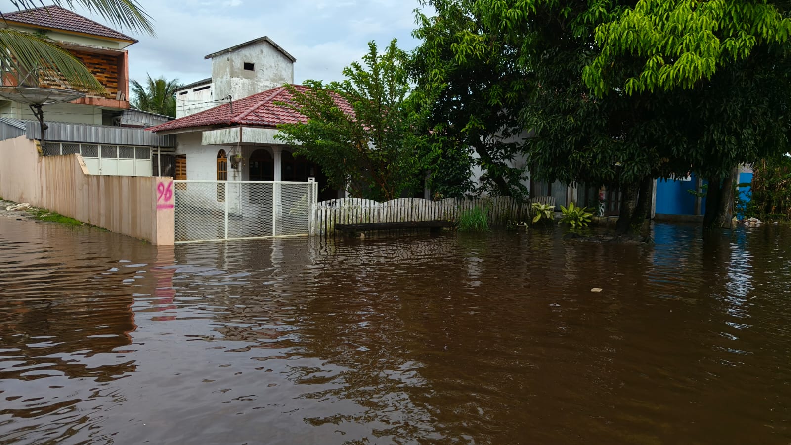 Sejumlah Ruas Jalan dan Pemukiman Warga Terendam Banjir di Sampit