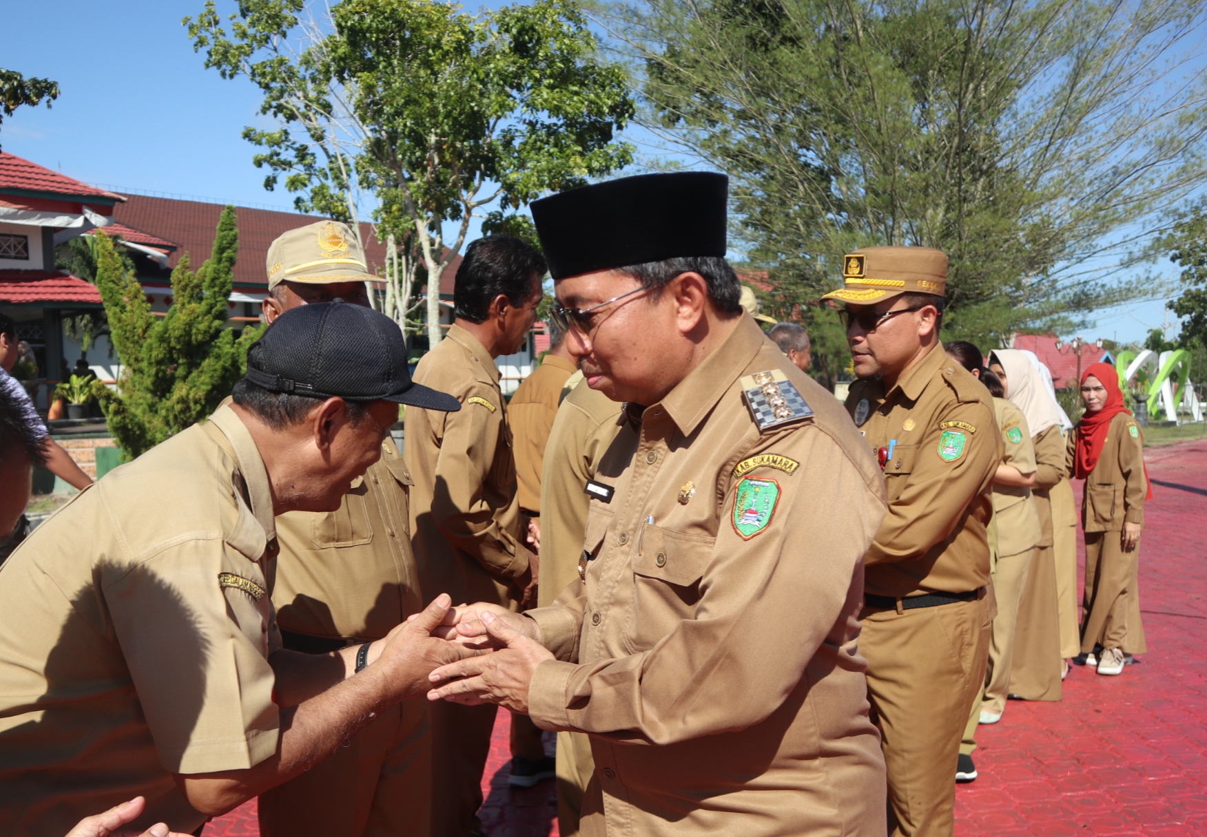Pj Bupati Kaspinor Pimpin Apel Besar dan Halal Bi Halal bersama Seluruh ASN