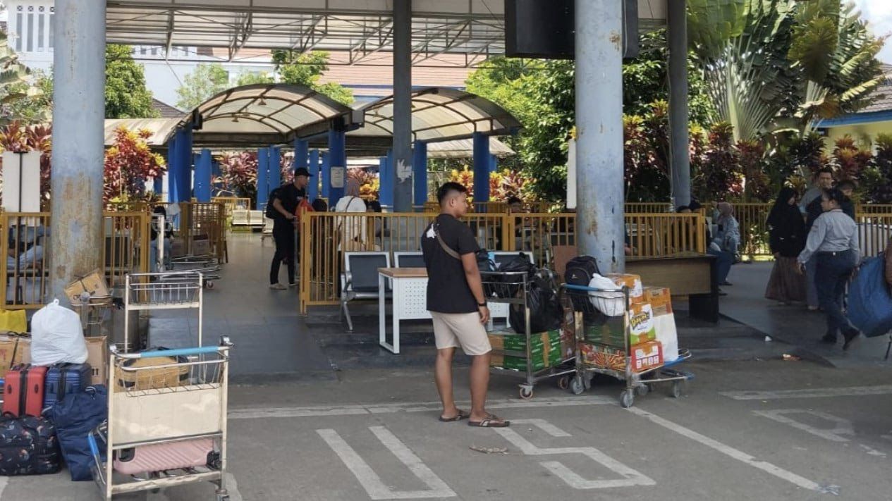 Pemudik Kecewa, Bus Damri Rute Pontianak-Melawi Alami Keterlambatan hingga 5 Jam