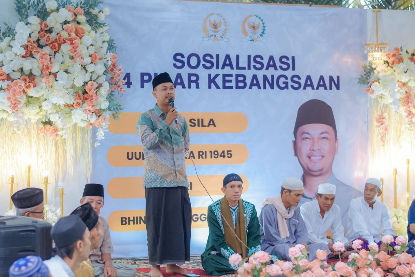 H Rakhman Ebol dan Keluarga Besar Gelar Bukber dengan Warga Kelurahan Baru