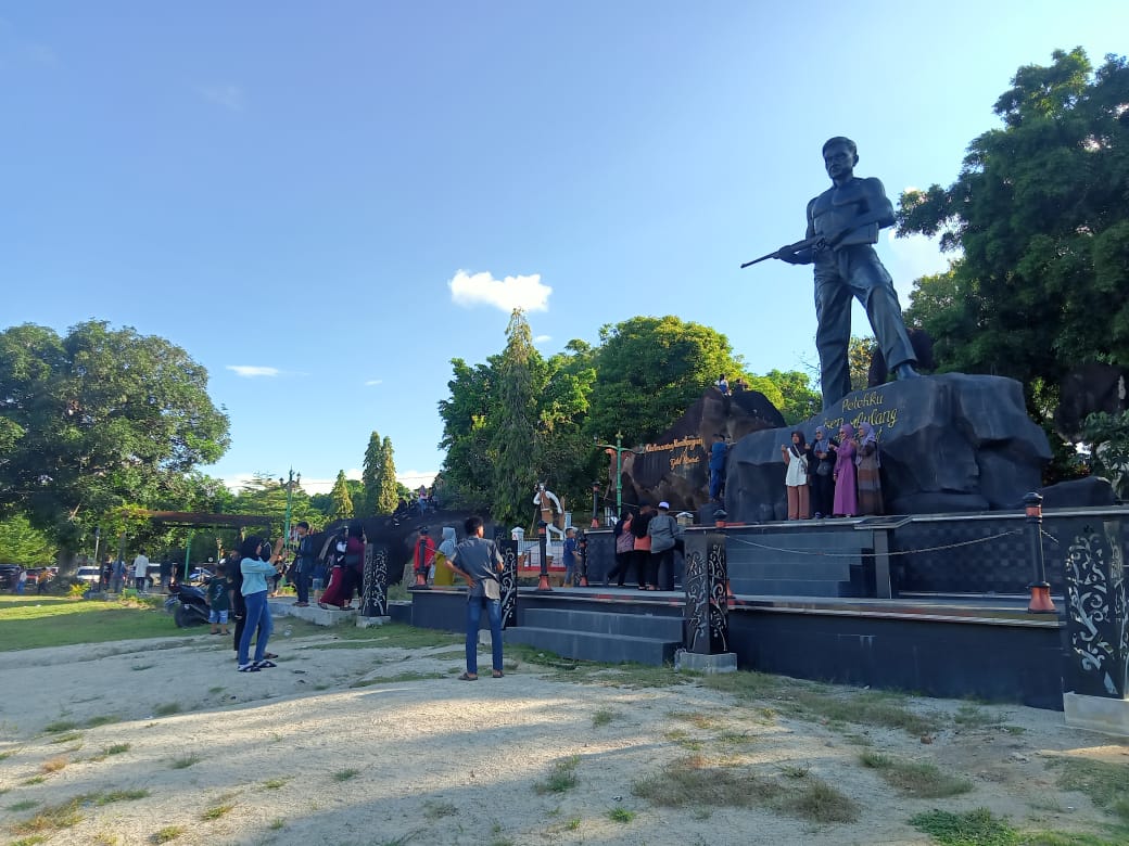 Ribuan Pengunjung Wisatawan Padati Objek Wisata Bukit Batu di Katingan