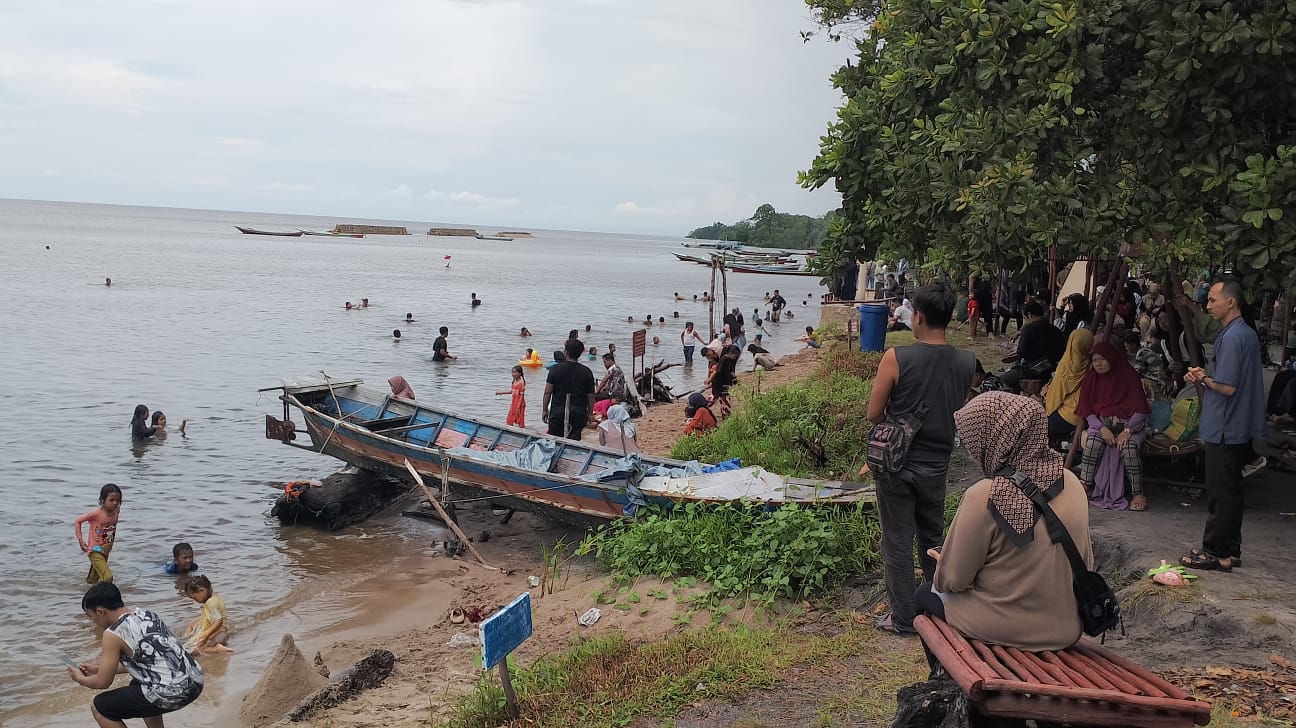 Ketika Sungai Umbang jadi Wisata Favorit Keluarga saat Libur Lebaran