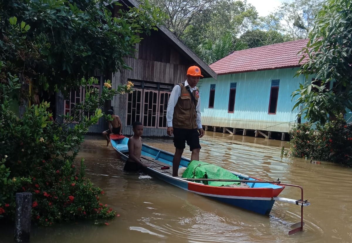 Banjir di Aruta Rendam Dua Rumah Warga Desa Nanga Mua