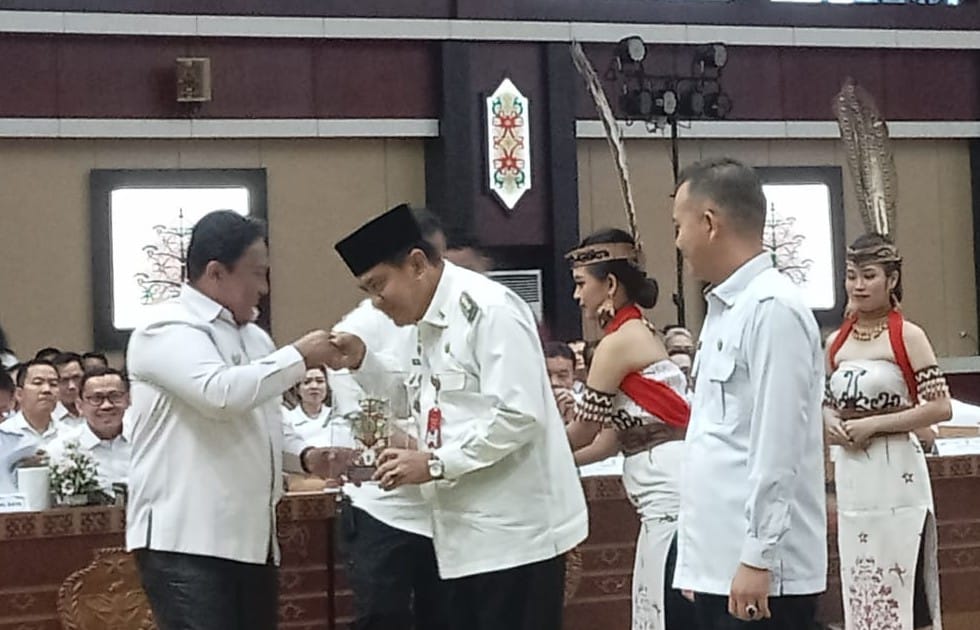 Kotawaringin Barat Raih Penghargaan Pembangunan Daerah terbaik I