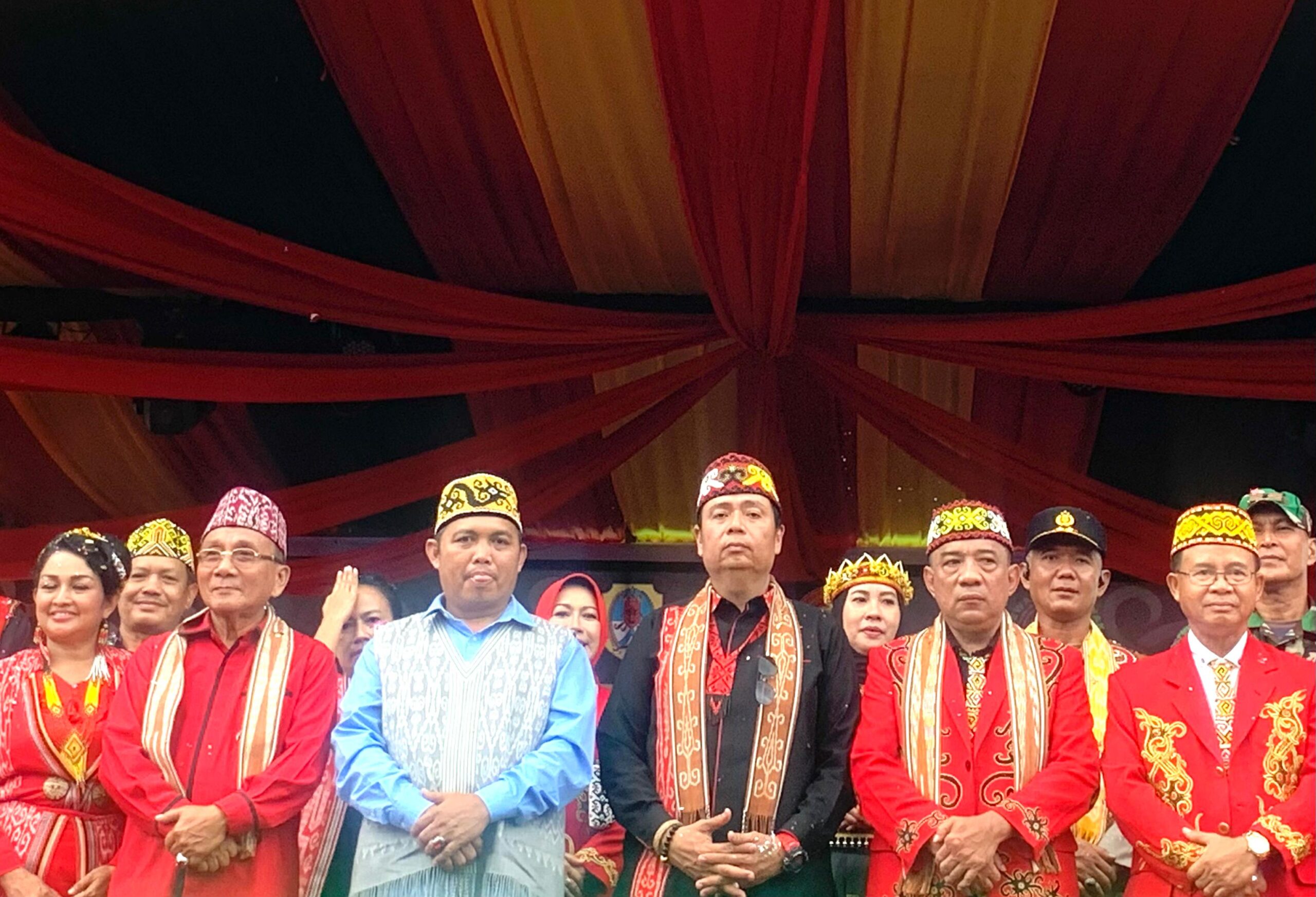 Pekan Gawai Dayak ke XVI Kabupaten Melawi Minim Anggaran, Panitia Jualan Baju Kaos