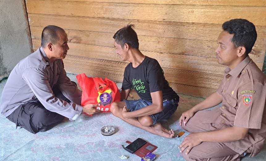Polsek Pangkalan Lada Beri Bantuan Sembako untuk Penyandang Disabilitas di Desa Pangkalan Durin