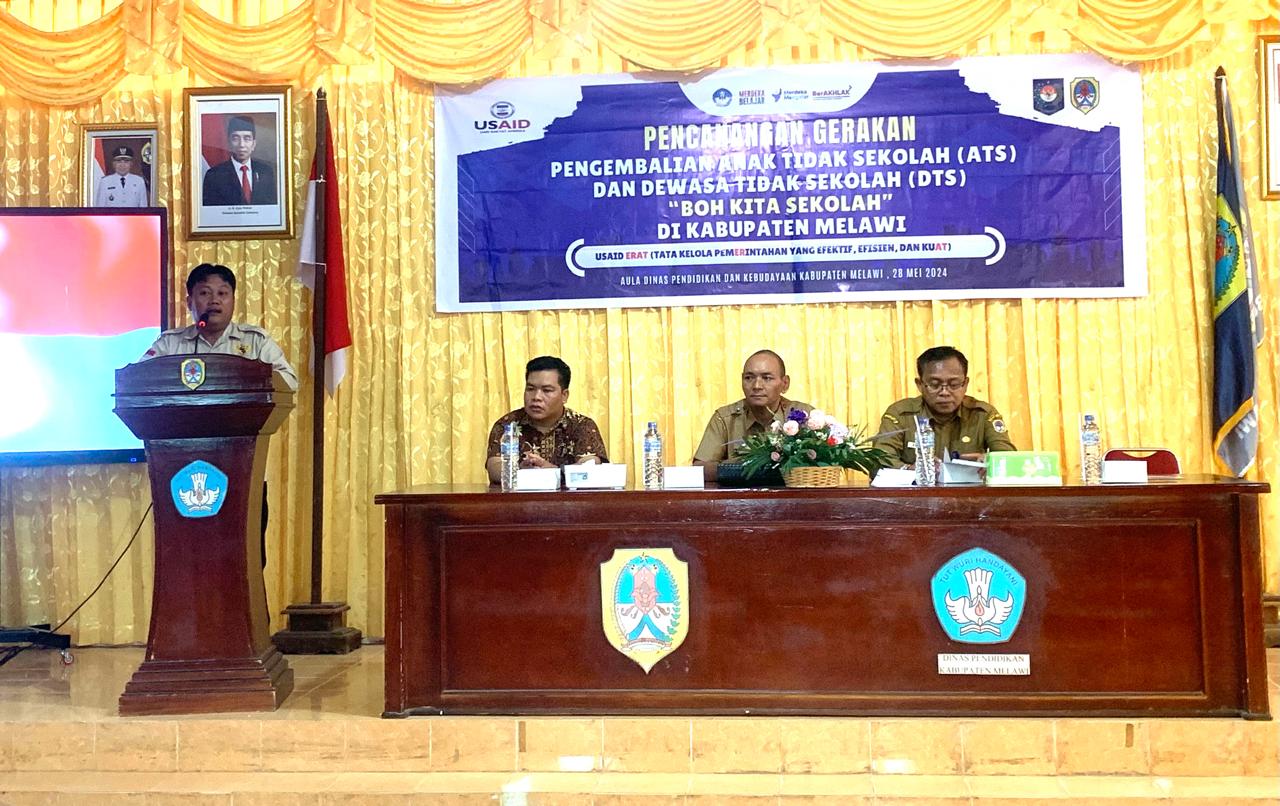 Gandeng Pemkab dan Baznas Melawi, USAID ERAT Gelar Launching Pengembalian ATS DTS ‘Boh Kita Sekolah’