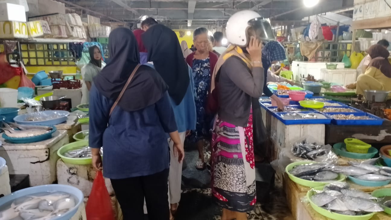 Pedagang Pasar Ikan Indra Sari Ketiban Cuan, Omzet Melebihi Rp 1 Juta