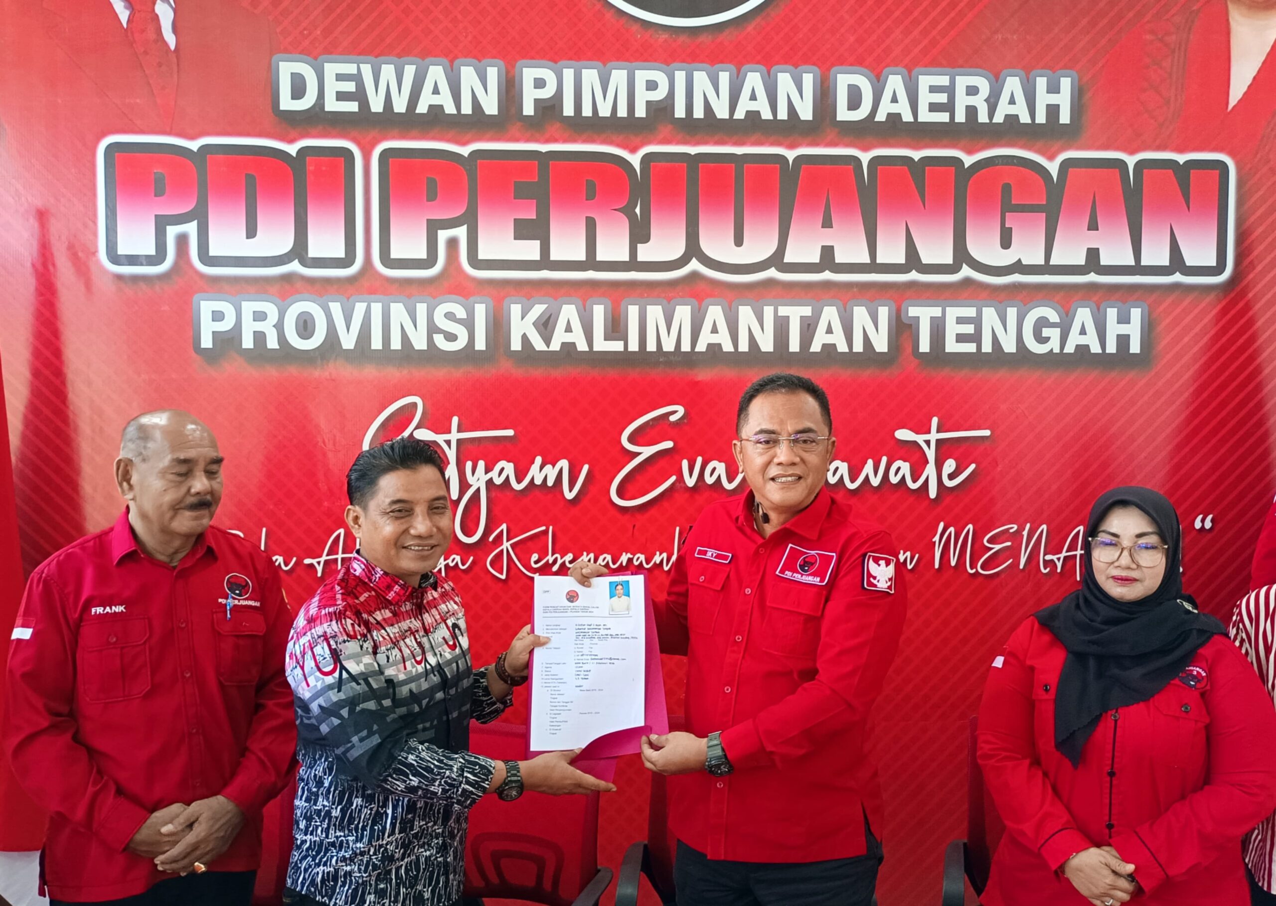 Maju Pilkada Kalteng, Supian Hadi Serahkan Berkas Pendaftaran di PDIP