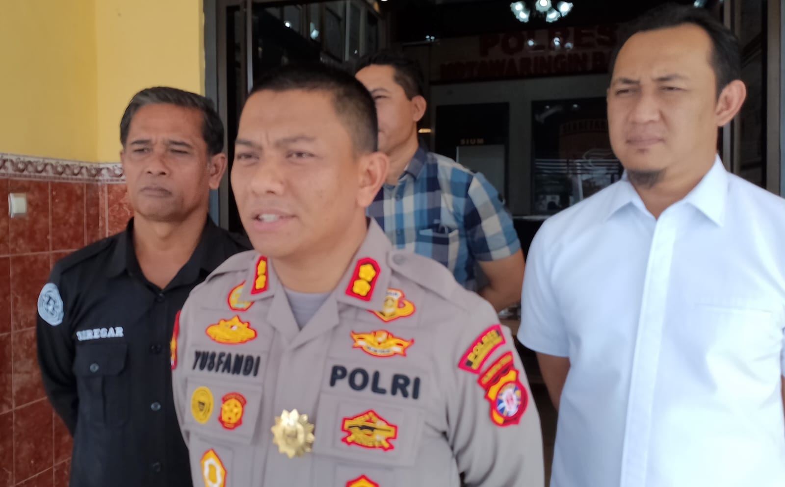 Kapolres Kotawaringin Barat: Anggota Polisi Harus Selalu di Tengah Masyarakat
