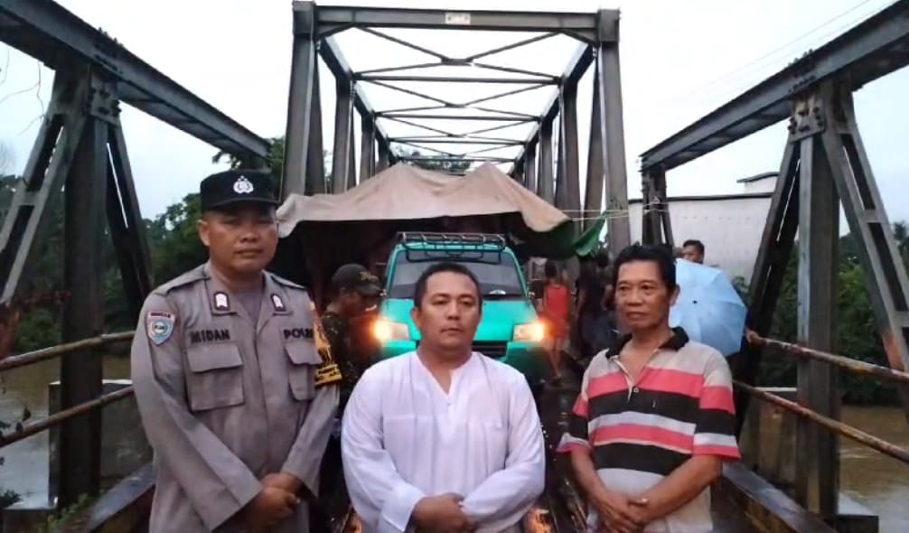 Truk Fuso Bermuatan Berlebih Sebabkan Kerusakan Jembatan di Kecamatan Arut Utara