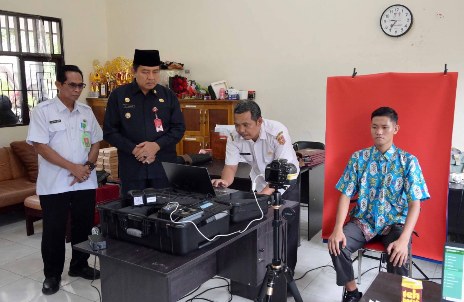 Disdukcapil Kobar Mudahkan Perekaman KTP-El dan KIA untuk Siswa Berkebutuhan Khusus