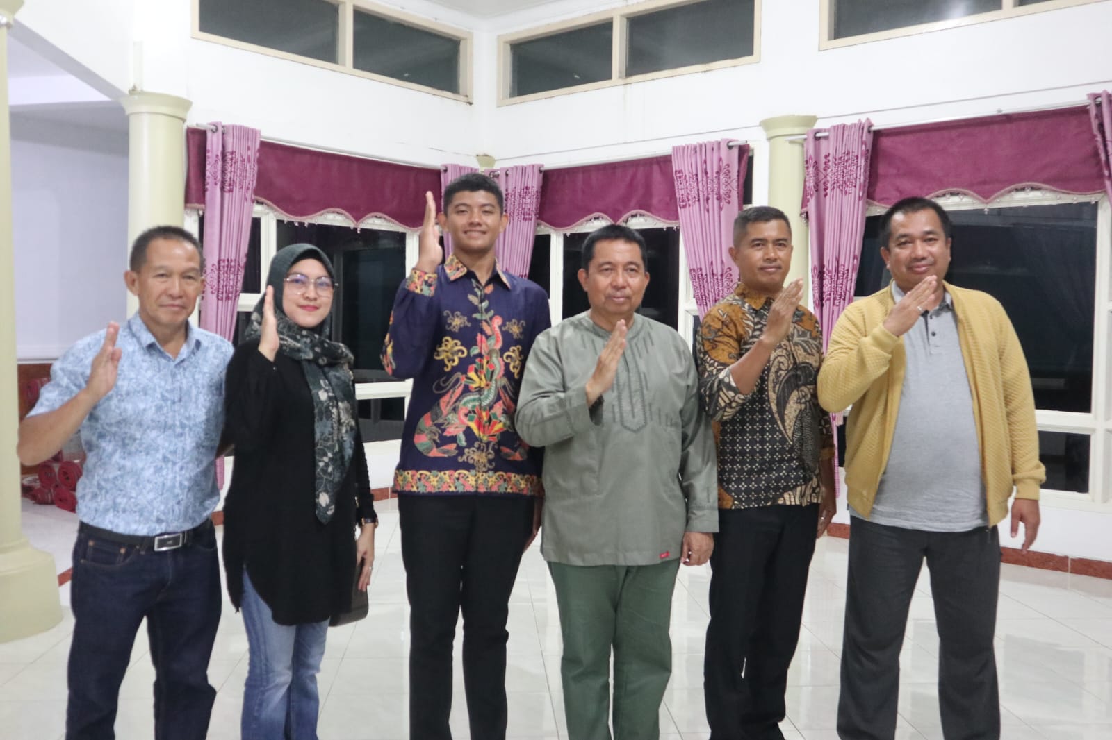 Lepas Anggota Paskibraka ke Tingkat Nasional, Pj Bupati Kaspinor: Riyad Adalah Kebanggaan Kabupaten Sukamara