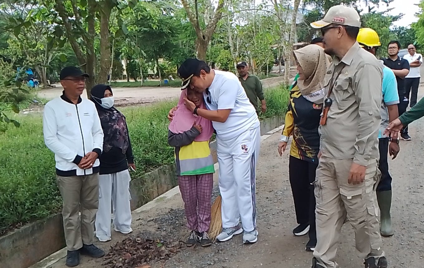 Pemkab Kobar Tingkatkan UMR dan Fasilitas untuk Petugas Kebersihan