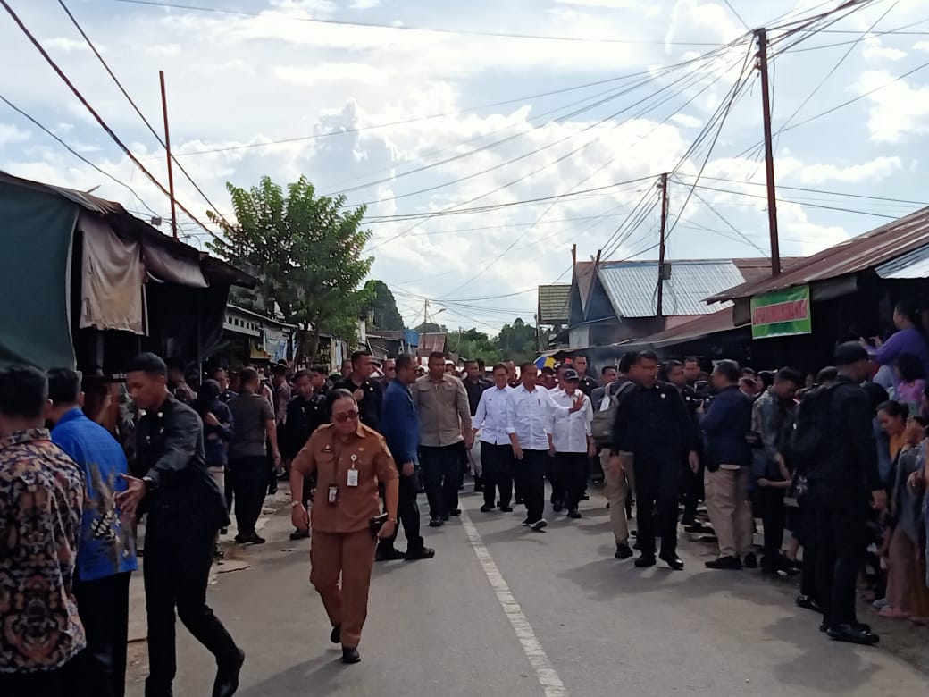 Sambut Jokowi, Warga Padati Pasar Kasongan