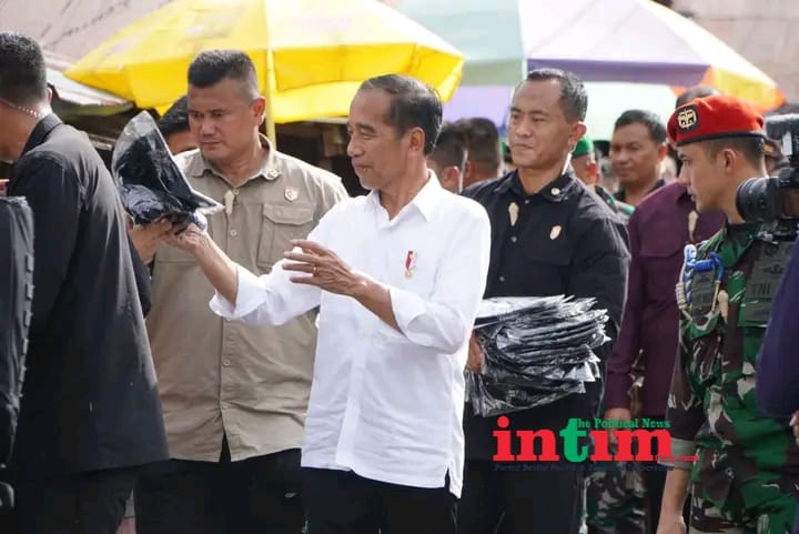 Presiden Jokowi Kunjungi Pasar Tradisonal Kota Kasongan