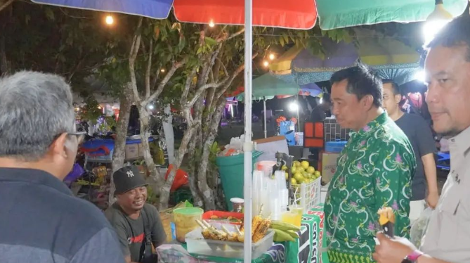 Pj Bupati dan Sekda Tinjau Lapak UMKM di Sukamara Expo 2024