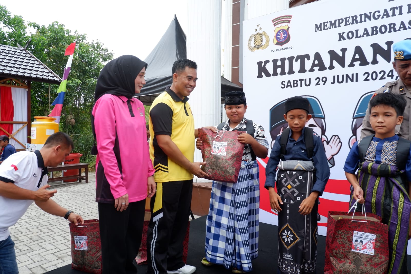 Khitanan Massal Ratusan Anak Tandai Peringatan HUT Bhayangkara di Kotim