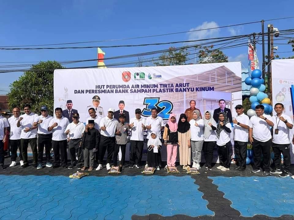PDAM Tirta Arut Kobar Rayakan HUT ke-32 dengan Inovasi Bank Sampah Plastik Banyu Kinum