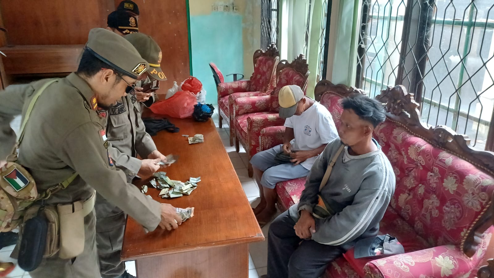 Dua Hari Mengemis di Kobar dapat Rp 800 Ribu, Satpol PP Amankan Dua Orang