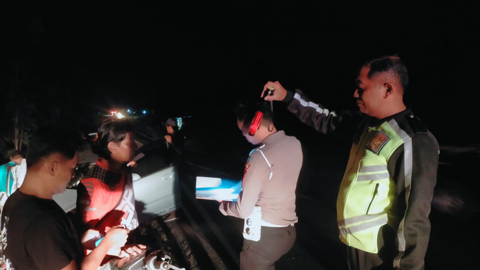 Sopir Tertidur Sejenak, Honda Jazz Tabrak Truk Tangki di Jalan Ahmad Yani KM 30