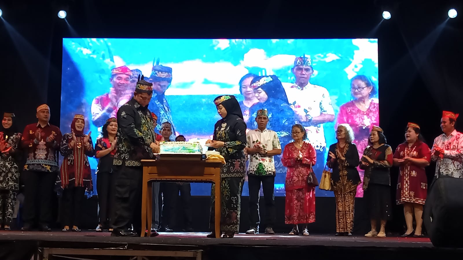Puncak HUT Katingan Ke-22, Ribuan Warga Padati Lapangan Sport Center Kota Kasongan