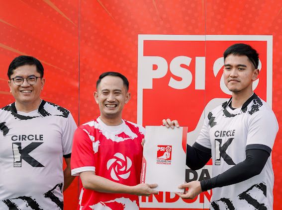 Kaesang Serahkan Rekomendasi Ke Fairid Naparin di Pilwalkot Palangka Raya