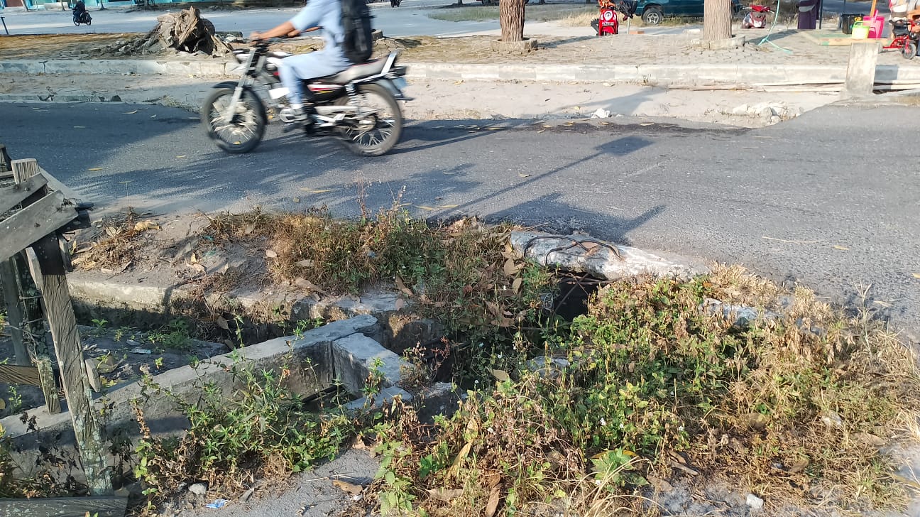 PUPR Kobar Tangani Keluhan Masyarakat Terkait Lubang Drainase di Jalan Pemuda