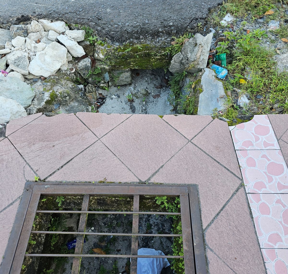 Parit Mampet di Komplek Perkantoran Jadi Sorotan DPRD Kobar