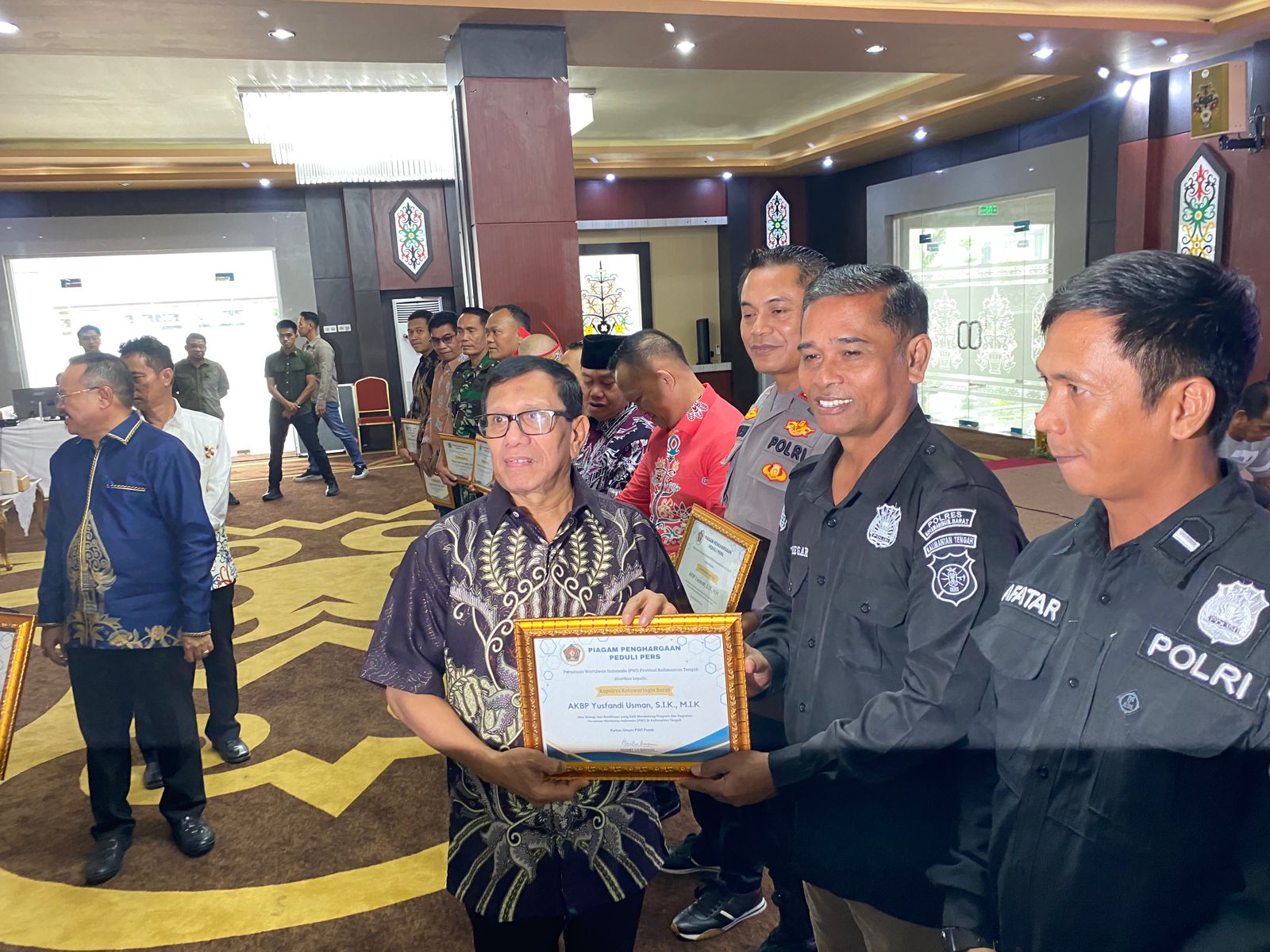 Kapolres Kobar Terima Penghargaan dari PWI Pusat: Sinergitas Polri dan Media Terus Diperkuat
