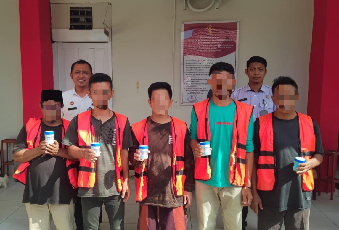 Pastikan Bersih dari Narkoba, Lapas Sampit  Rutin Lakukan Tes Urine bagi Warga Binaan