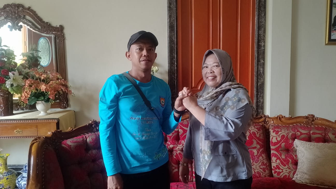 Ketua KONI Kobar Hj Nurhidayah Dukung Pelatih Sepak Bola Eka Hera yang Ikuti Kursus Nasional
