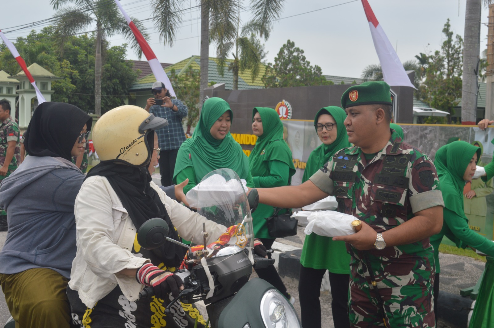 Program Jum’at Berkah, Dandim 1014/Pbn: Wujud Nyata Kepedulian TNI AD untuk Masyarakat