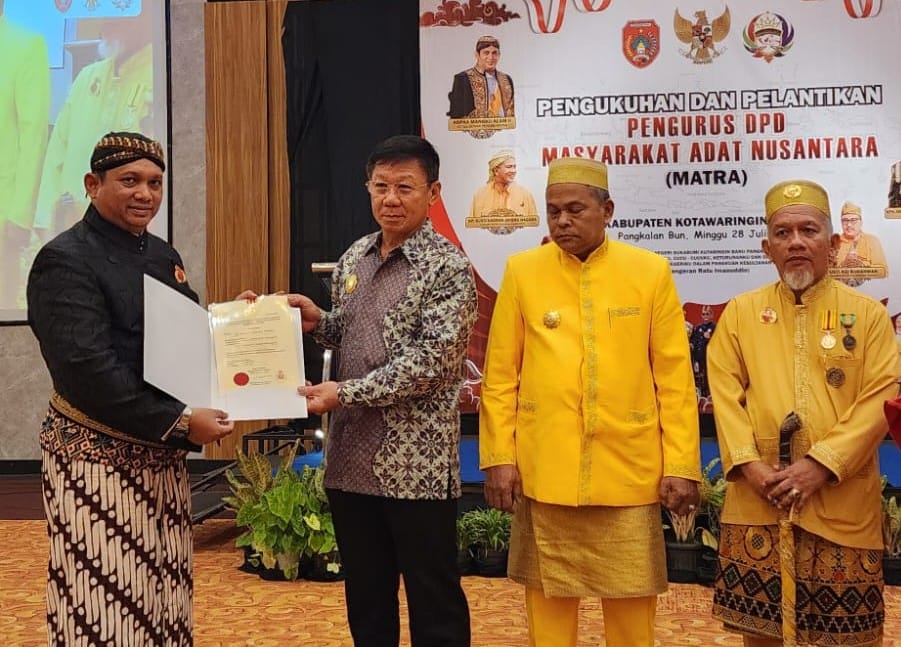 Kuncoro Candra Winata Dianugerahi Gelar Kanjeng Raden Tumenggung