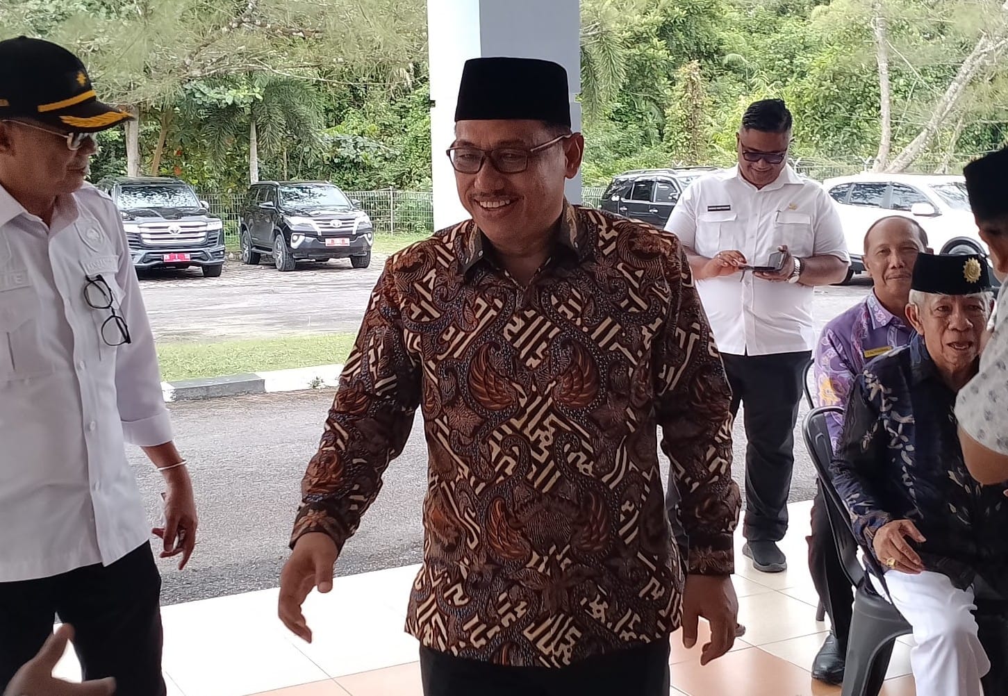 Ketua DPRD Kotawaringin Barat Ajak Masyarakat Pasang Bendera Merah Putih di Bulan Kemerdekaan