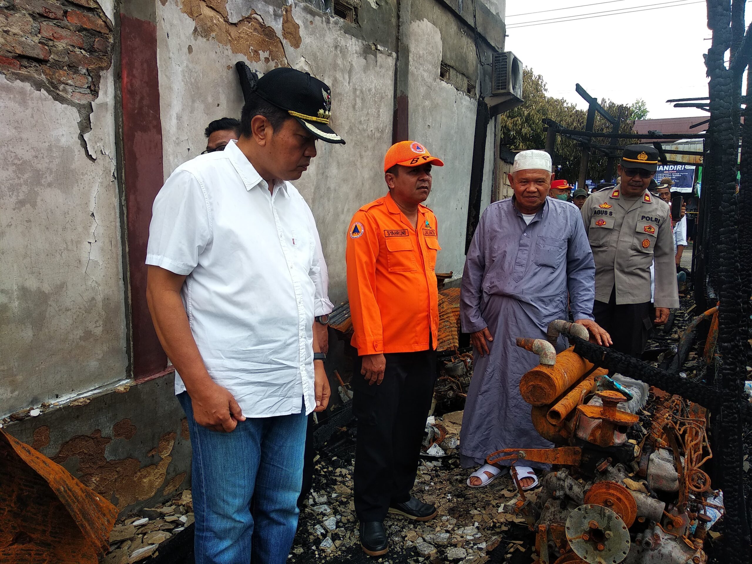 Pj Bupati Kobar Budi Santosa Tinjau Kebakaran di Kumai Hulu, Beri Dukungan Langsung