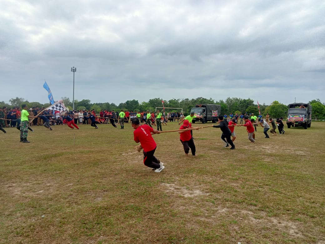 Masyarakat Katingan Antusias Ramaikan Lomba Tarik Truk Militer