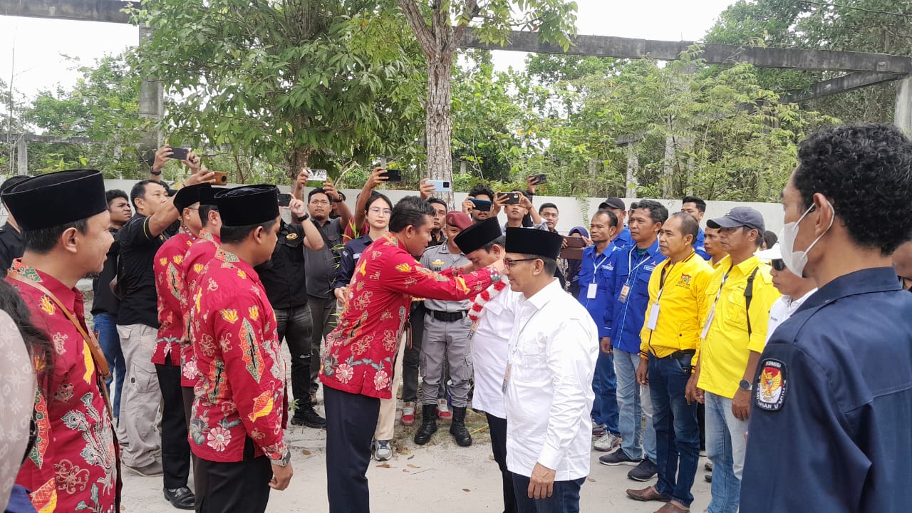 Pasangan Kaspinor-Jondi jadi Pendaftar Pertama di KPU Sukamara