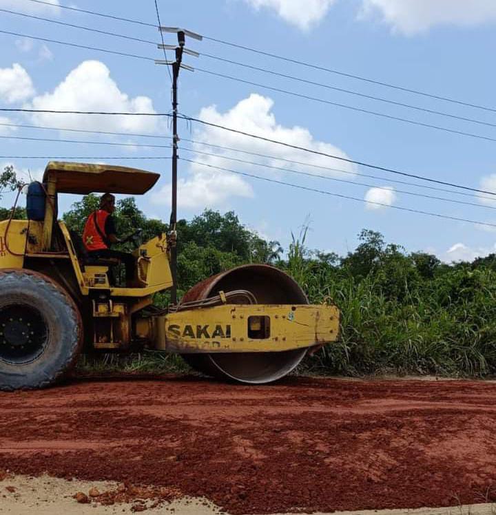 Jalan Poros di Kecamatan Katingan Tengah Berlobang Mulai Ditimbun