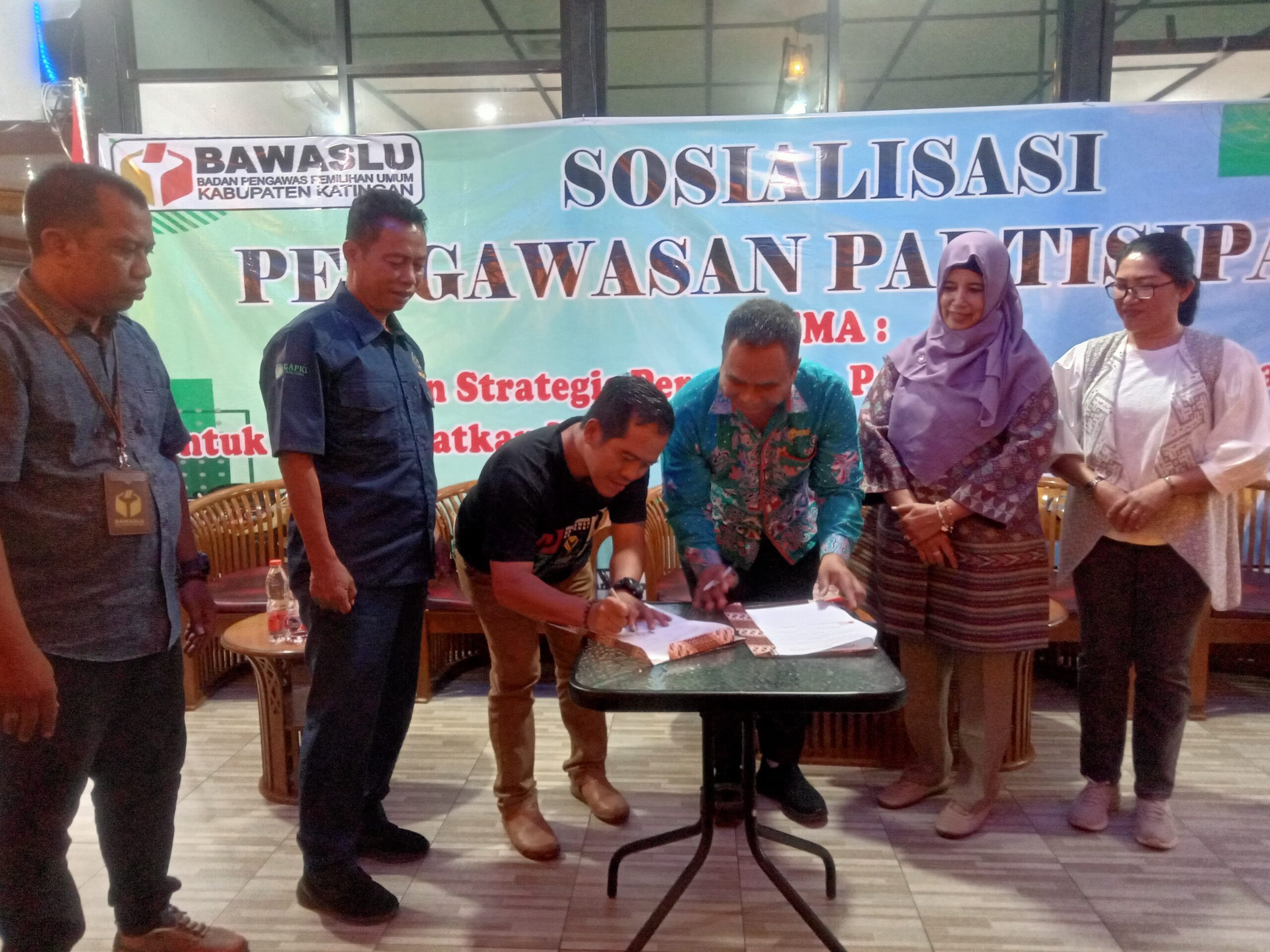 Bawaslu dan PWI Katingan Tandatangani MoU, Komitmen Kawal Pemilu 2024