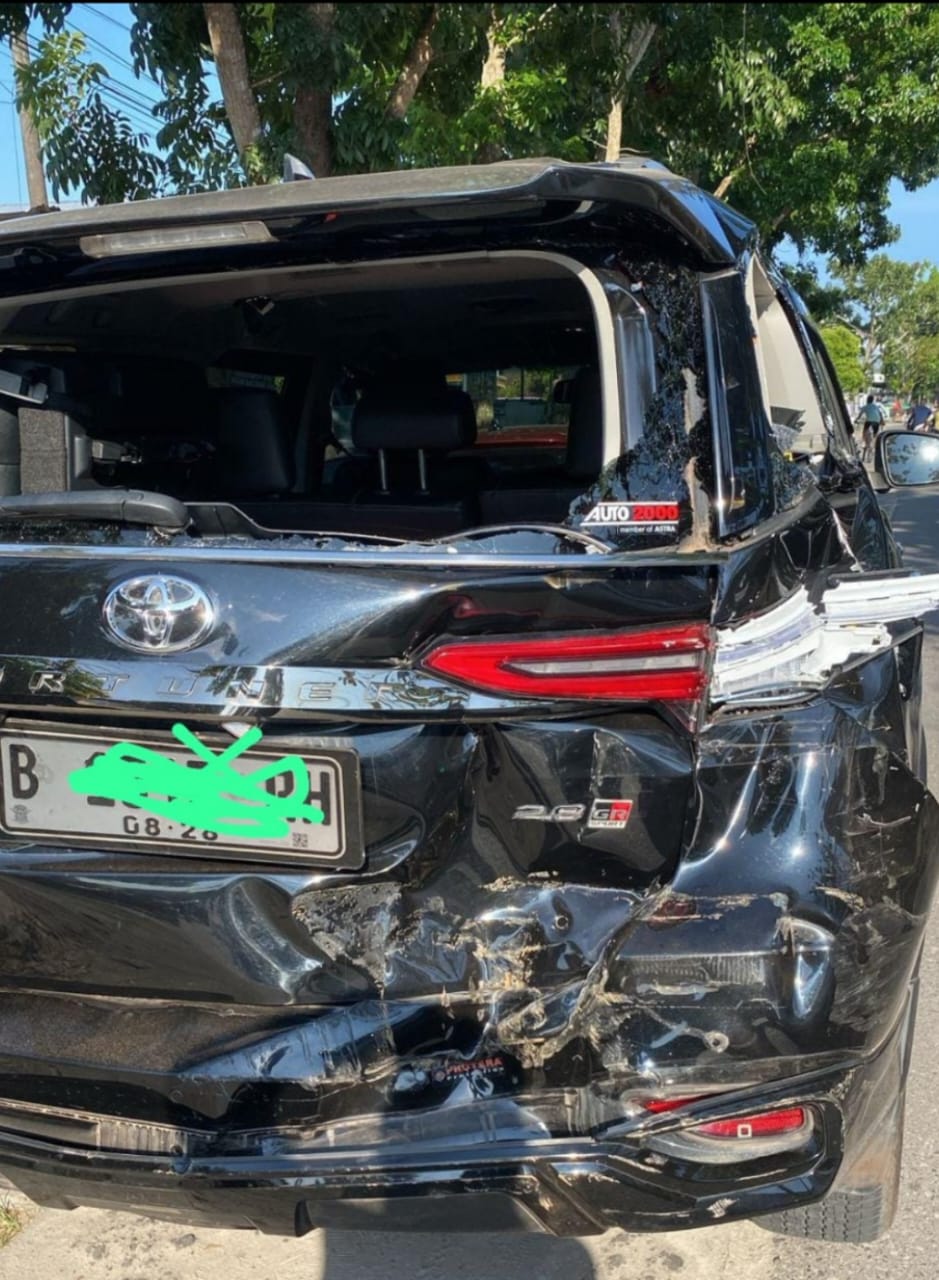 Truk Fuso Rem Blong Tabrak Mobil Calon Bupati Rahmat Hidayat