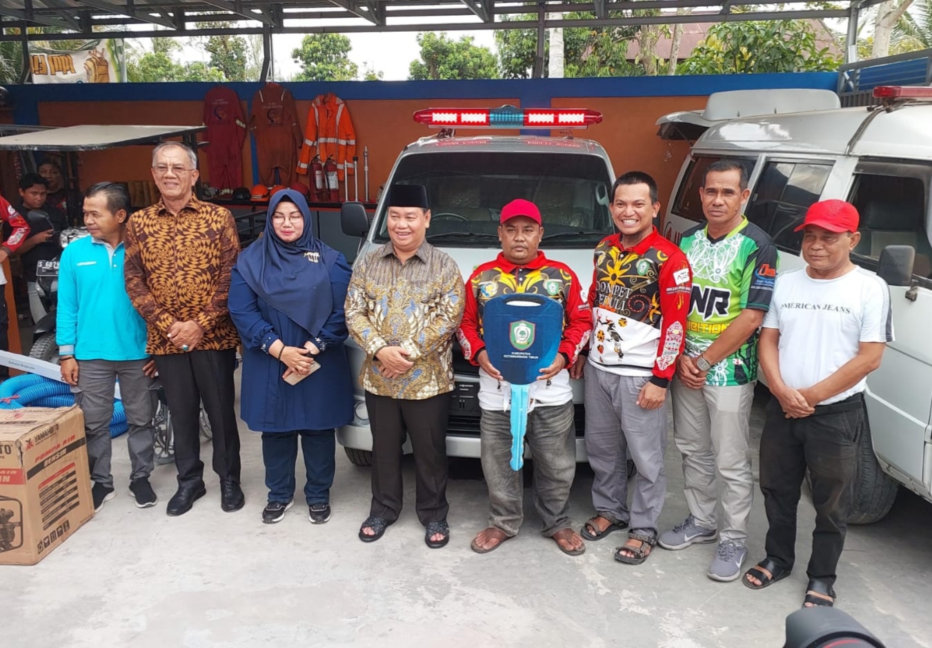 Pemkab Kotim Serahkan Bantuan Ambulan untuk Komunitas Dompet Peduli
