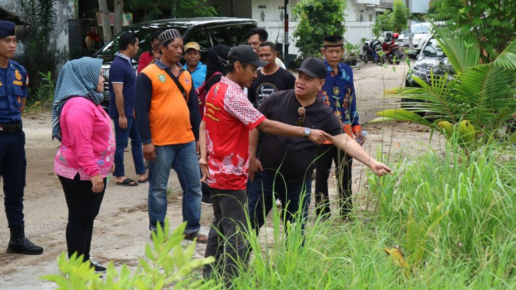 Blusukan ke Jalan Dalam Gang, Bupati Kotim Akan Alokasikan Dana Perbaikan Jalan