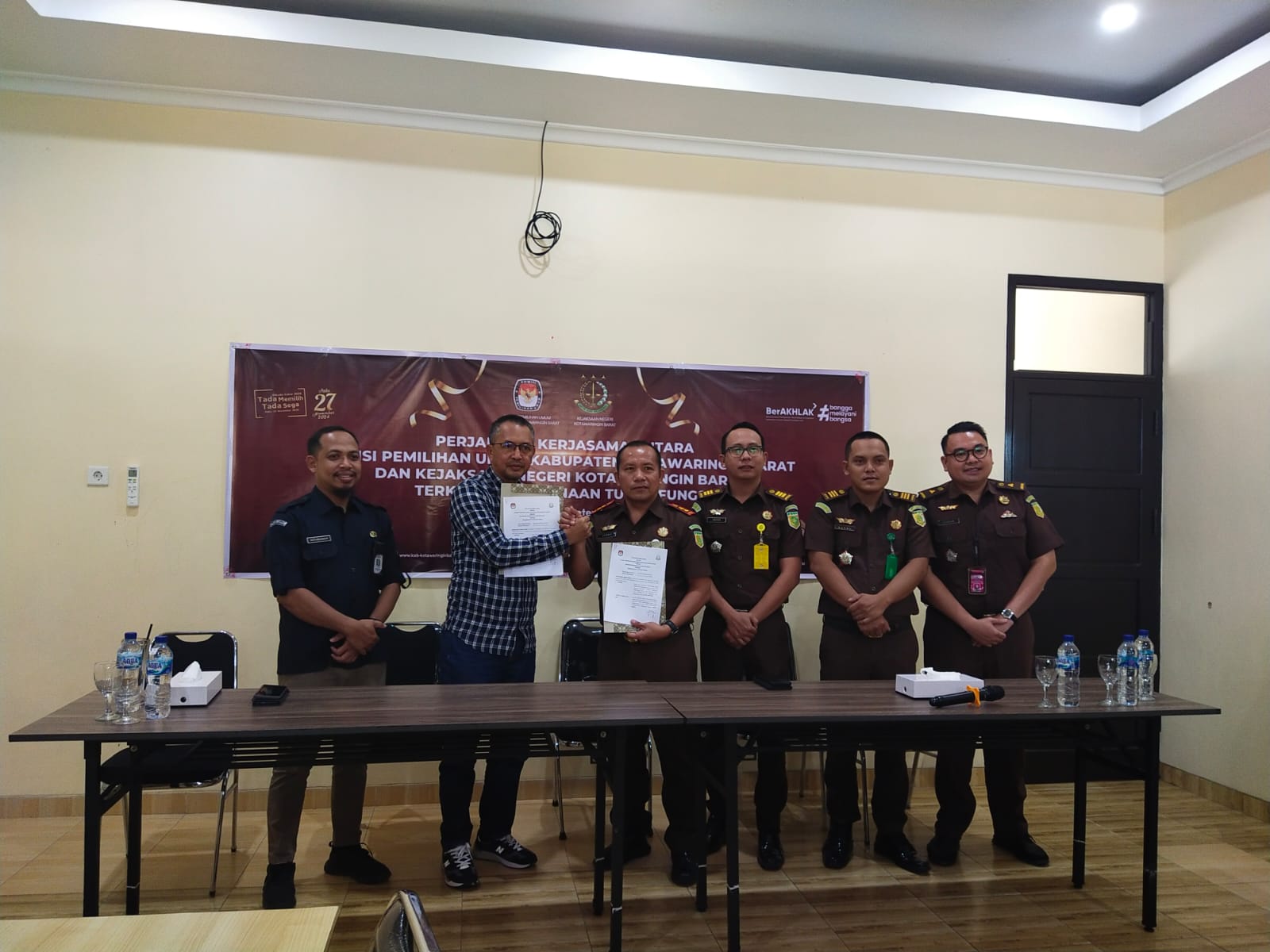 Sinergi Sukseskan Pilkada 2024, KPU dan Kejari Kobar Resmi Teken MoU
