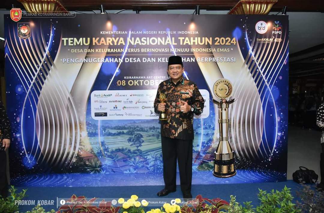 Pj Bupati Kobar Budi Santosa Raih Penghargaan dari Mendagri, Desa Sebuai Jadi Terbaik Nasional